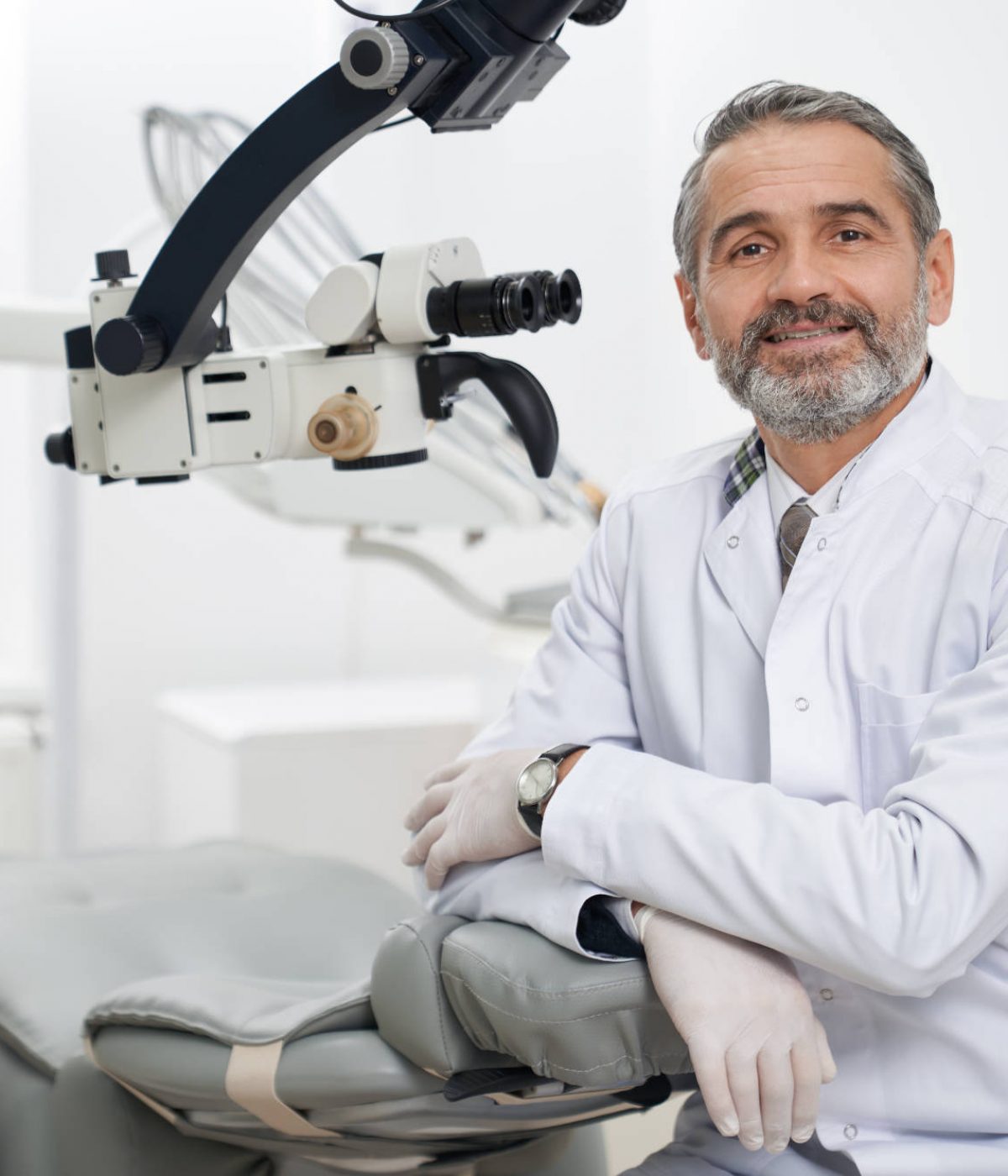 dentist-posing-on-workplace-in-modern-clinic-RHDBPL7.jpg